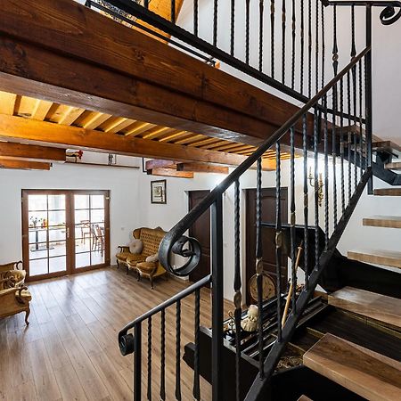 Готель Casa Cu Magnolii Поєніле-Ізей Екстер'єр фото