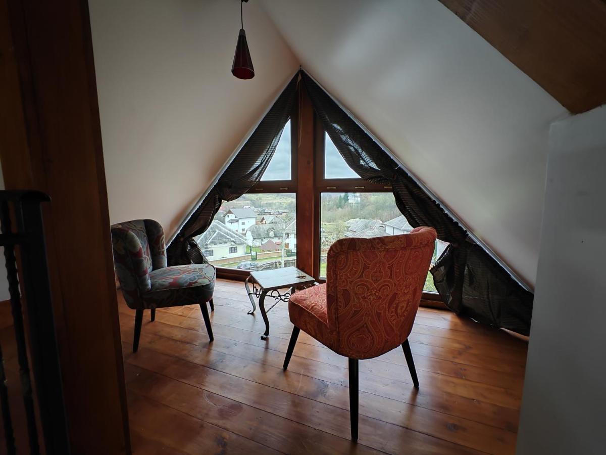 Готель Casa Cu Magnolii Поєніле-Ізей Екстер'єр фото