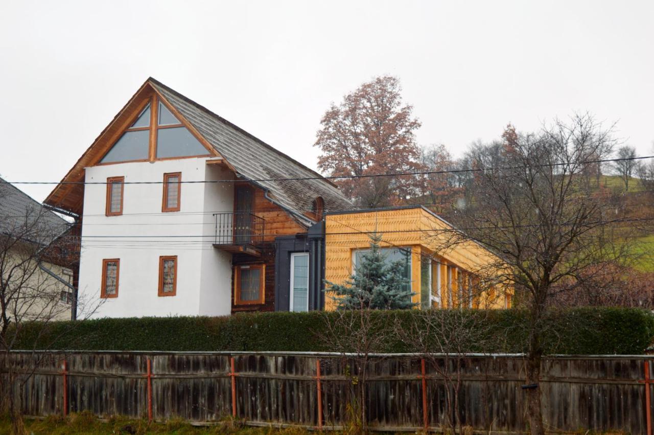 Готель Casa Cu Magnolii Поєніле-Ізей Екстер'єр фото